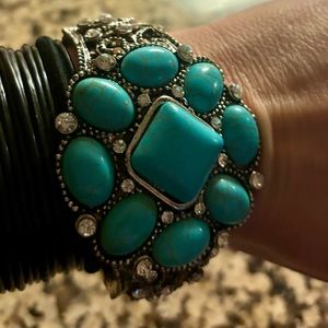 Torquoise rhinestone bracelet, stretches to fit all